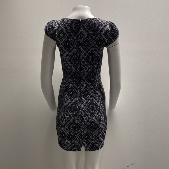 Professional Dress - Picture 3 of 5